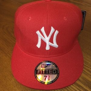 Red New York Yankees Fitted Cap